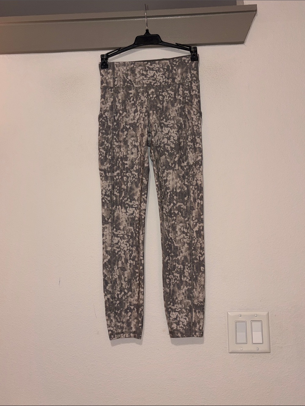 Lululemon Invigorate High Rise 25” Tight in Gritstone White Opal Multi SZ 4 EUC - Picture 4 of 6